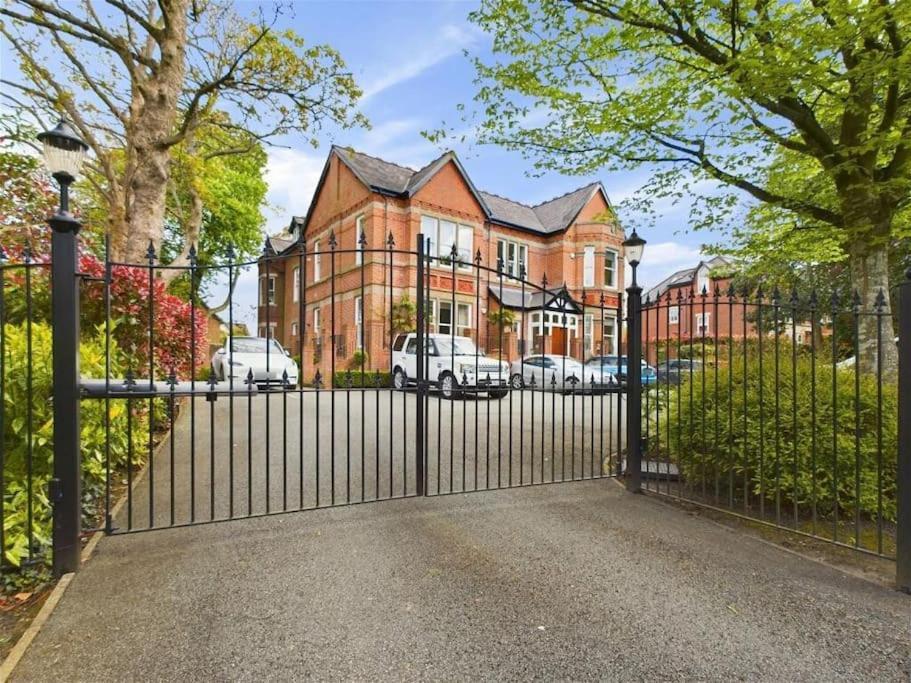 Upmarket Apartment In Ormskirk Exterior foto